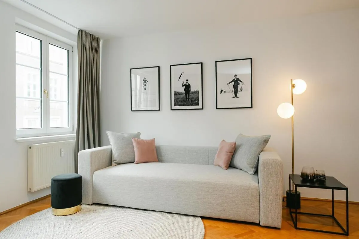 비엔나 Cozy Corner Perfect For 4 To 6 Hip Area And Parking 아파트